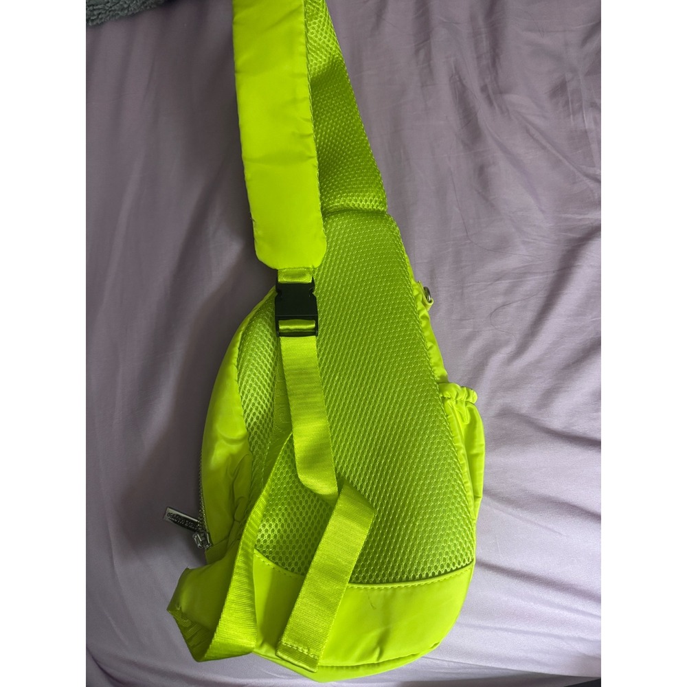 Steve Madden Neon green Quilted Sling Bag Crossbody Fanny - Picture 2 of 4